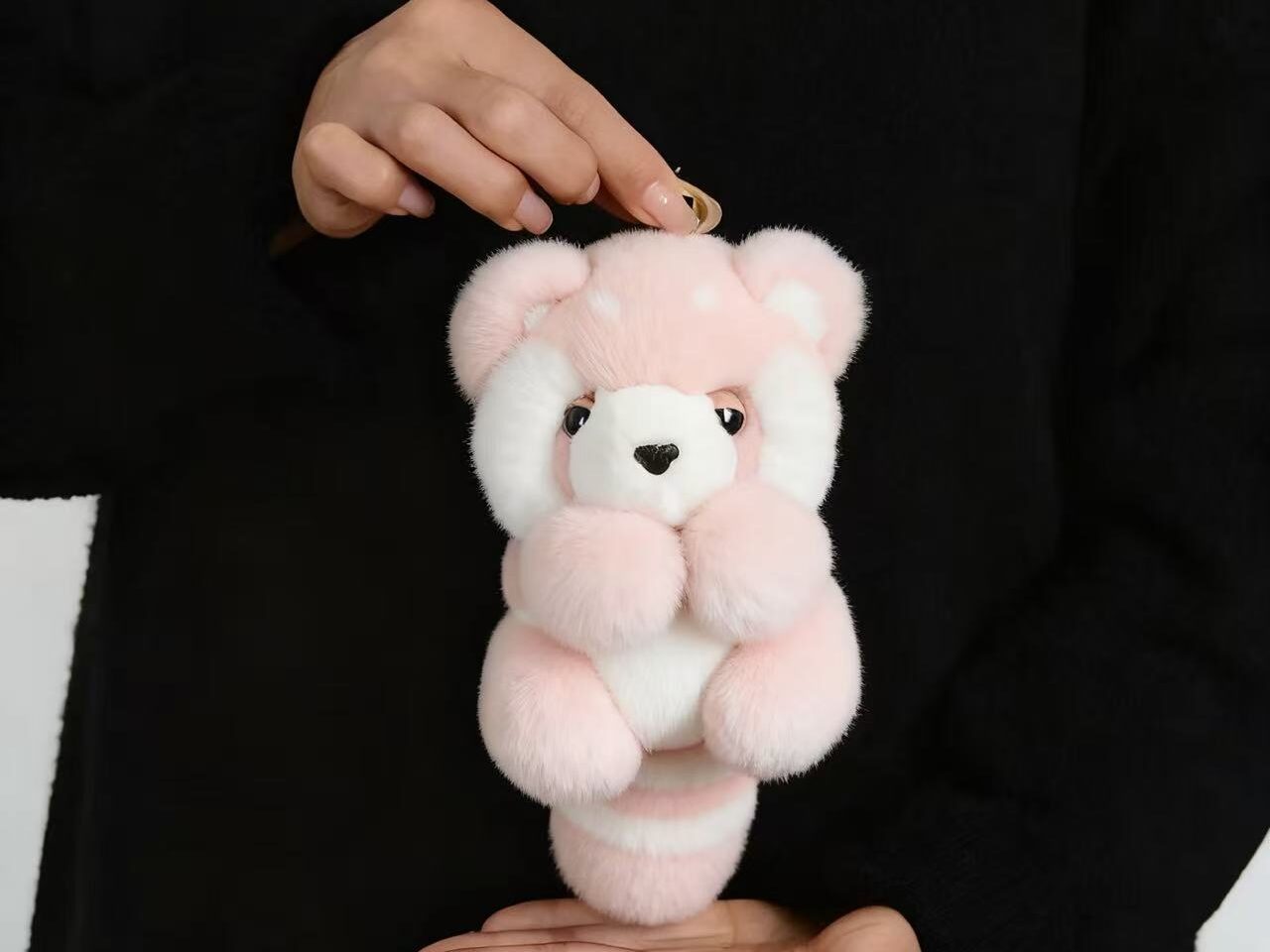 What is a Bag Charm? See How to Use Accessories to Make Your Bag Special & 7253838b38074c42b1c254d3a6fe04e6 edited